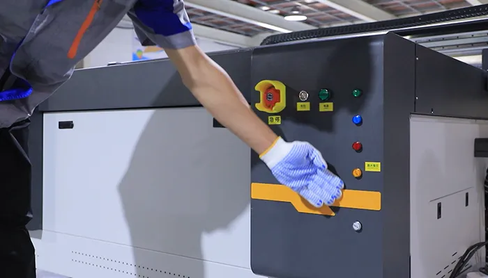 طابعة مسطحة بالأشعة فوق البنفسجية